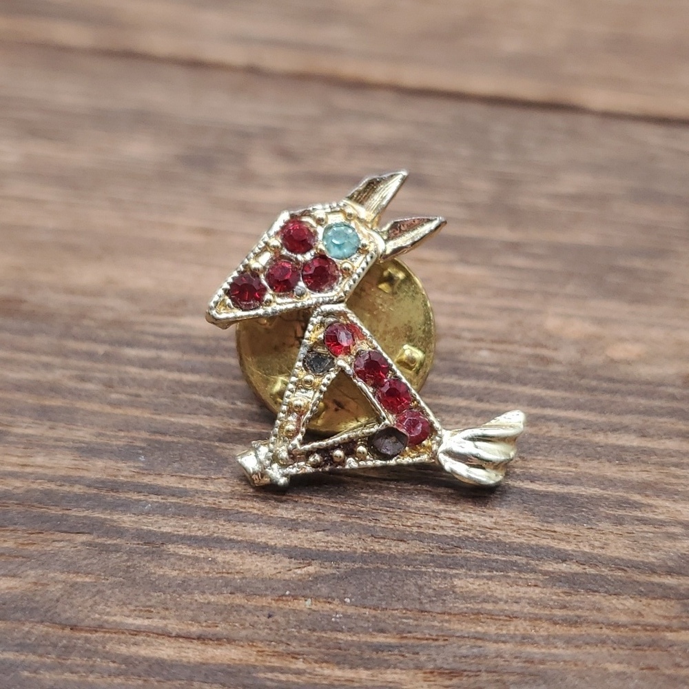 B666 native sitting crystal dog brooch missing few stones